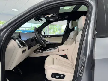 BMW X7 M60 i PANO-SKY B&W HUD KRISTALL 6-SITZ 360