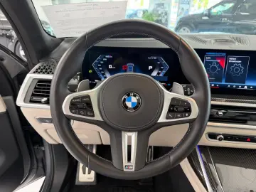 BMW X7 M60 i PANO-SKY B&W HUD KRISTALL 6-SITZ 360