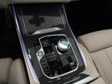 BMW X7 M60 i PANO-SKY B&W HUD KRISTALL 6-SITZ 360