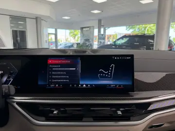 BMW X7 M60 i PANO-SKY B&W HUD KRISTALL 6-SITZ 360