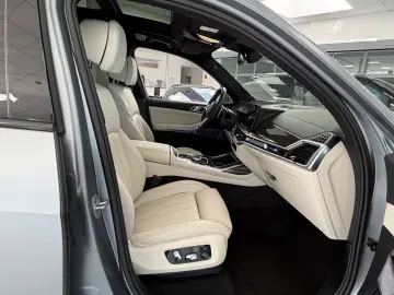 BMW X7 M60 i PANO-SKY B&W HUD KRISTALL 6-SITZ 360