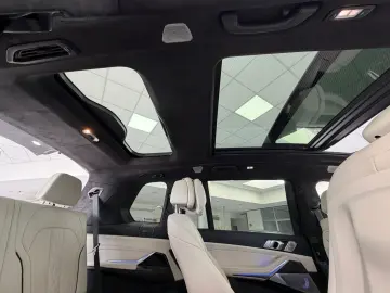 BMW X7 M60 i PANO-SKY B&W HUD KRISTALL 6-SITZ 360
