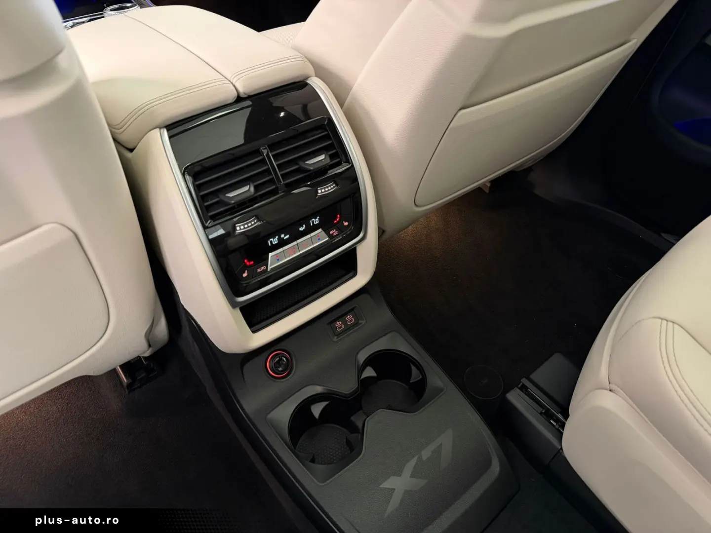 BMW X7 M60 i PANO-SKY B&W HUD KRISTALL 6-SITZ 360