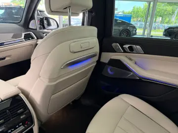 BMW X7 M60 i PANO-SKY B&W HUD KRISTALL 6-SITZ 360