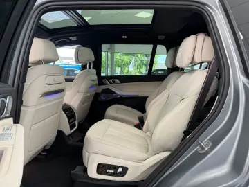 BMW X7 M60 i PANO-SKY B&W HUD KRISTALL 6-SITZ 360