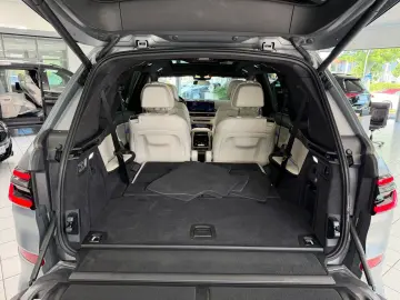BMW X7 M60 i PANO-SKY B&W HUD KRISTALL 6-SITZ 360