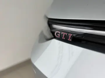 VW Golf 8 2.0TSI GTI 245PS Navi Led Kamera