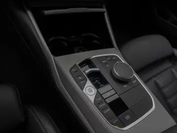 BMW 330i xD Komfort HiFi Leder M Sport 19Zoll
