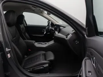 BMW 330i xD Komfort HiFi Leder M Sport 19Zoll