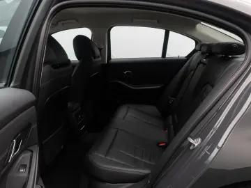 BMW 330i xD Komfort HiFi Leder M Sport 19Zoll