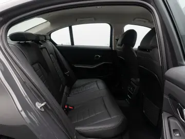 BMW 330i xD Komfort HiFi Leder M Sport 19Zoll