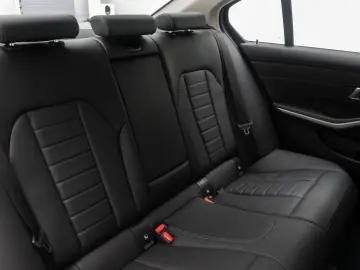 BMW 330i xD Komfort HiFi Leder M Sport 19Zoll