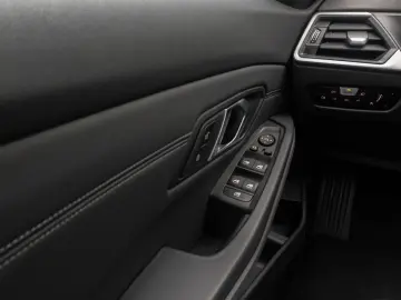 BMW 330i xD Komfort HiFi Leder M Sport 19Zoll