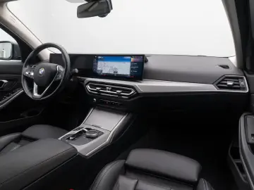 BMW 330i xD Komfort HiFi Leder M Sport 19Zoll