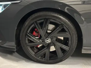 VW Golf VIII Lim. GTI  18Zoll schwarz NAVI