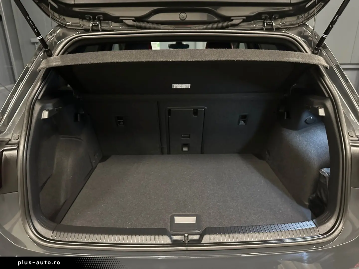 VW Golf VIII Lim. GTI  18Zoll schwarz NAVI