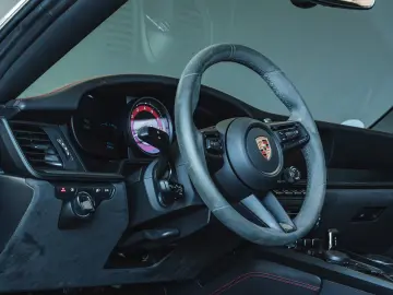 Porsche 911 Carrera 4 GTS Cabriolet 992