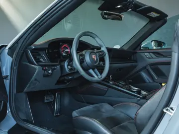 Porsche 911 Carrera 4 GTS Cabriolet 992