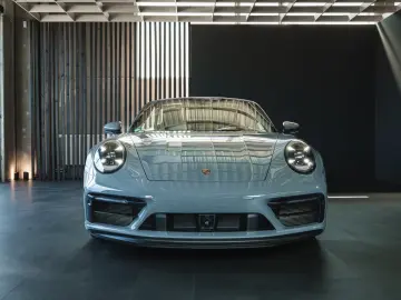 Porsche 911 Carrera 4 GTS Cabriolet 992