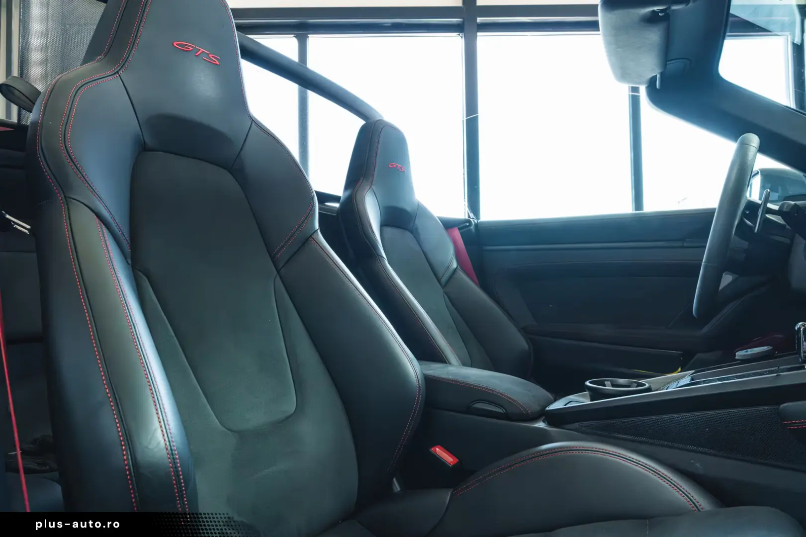Porsche 911 Carrera 4 GTS Cabriolet 992