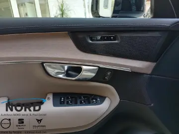 VOLVO XC90 Ultra Dark Plug-In Hy. AWD Voll UPE 106.510