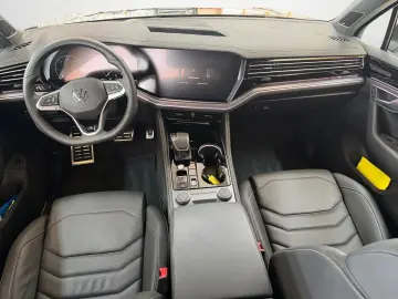 VW Touareg R-Line 3 0 V6 TDI SCR 4M