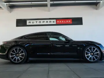 PORSCHE Taycan Pano Sitzklima 14Wege 360 CAM Matrix PASM