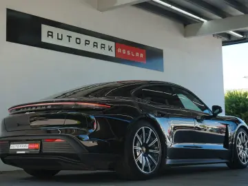 PORSCHE Taycan Pano Sitzklima 14Wege 360 CAM Matrix PASM