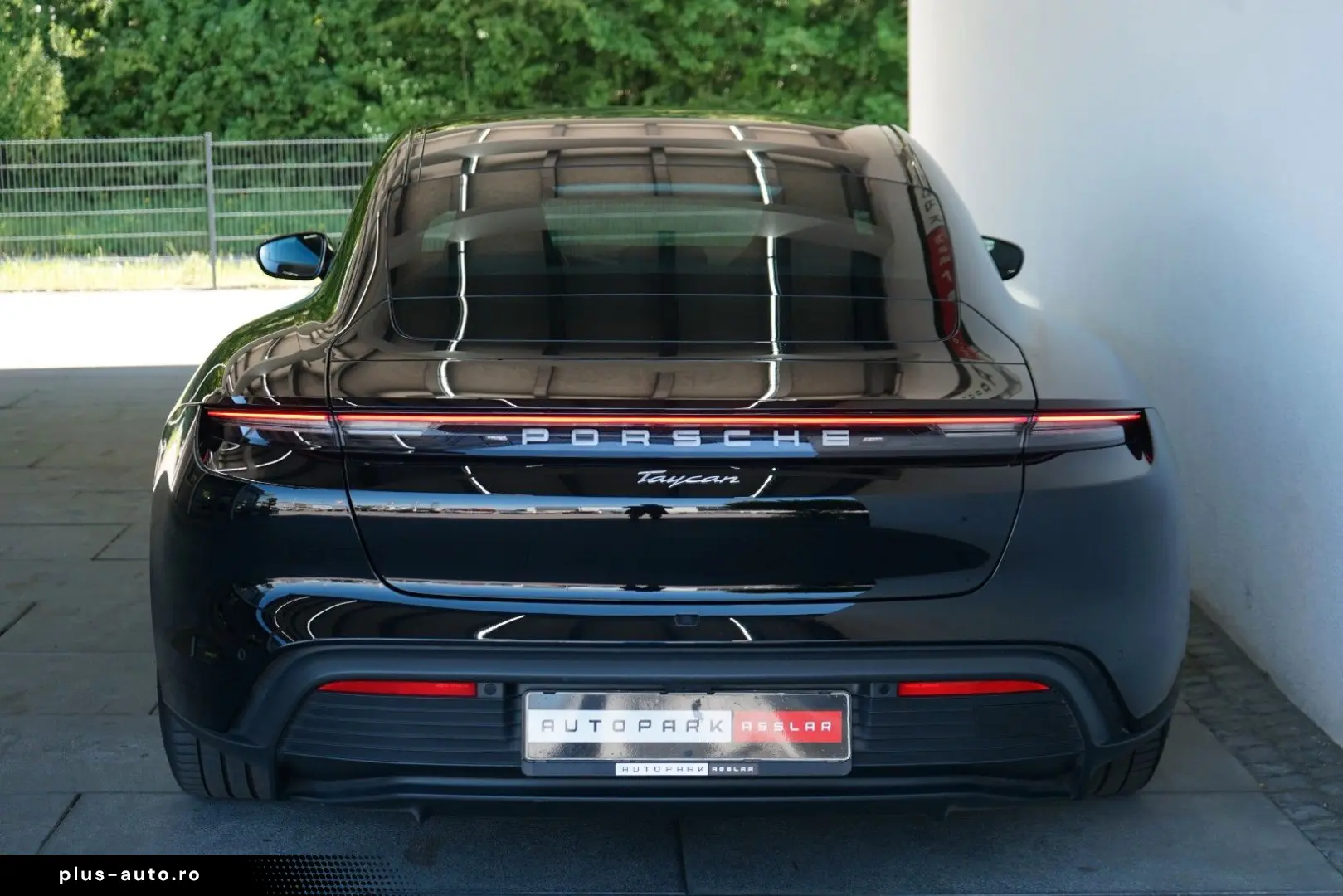 PORSCHE Taycan Pano Sitzklima 14Wege 360 CAM Matrix PASM