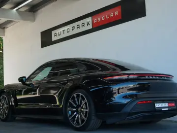 PORSCHE Taycan Pano Sitzklima 14Wege 360 CAM Matrix PASM