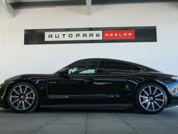 PORSCHE Taycan Pano Sitzklima 14Wege 360 CAM Matrix PASM
