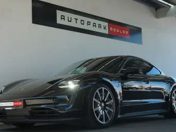 PORSCHE Taycan Pano Sitzklima 14Wege 360 CAM Matrix PASM
