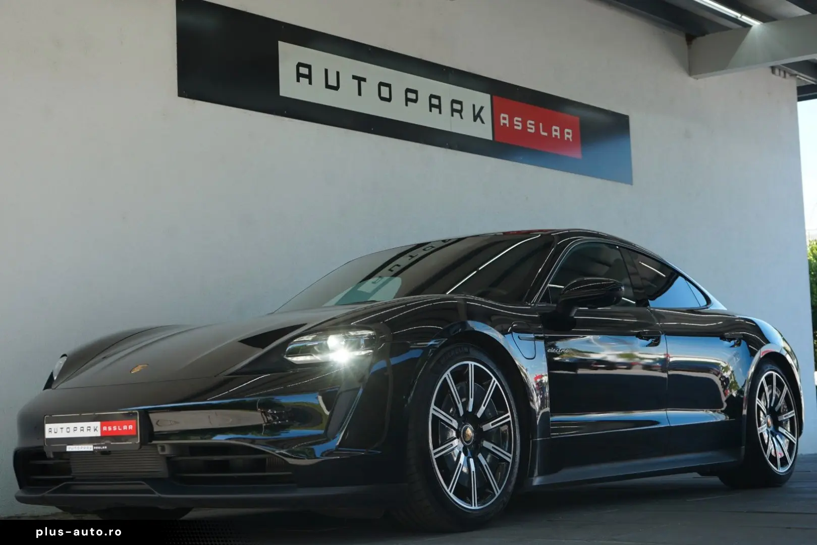 PORSCHE Taycan Pano Sitzklima 14Wege 360 CAM Matrix PASM
