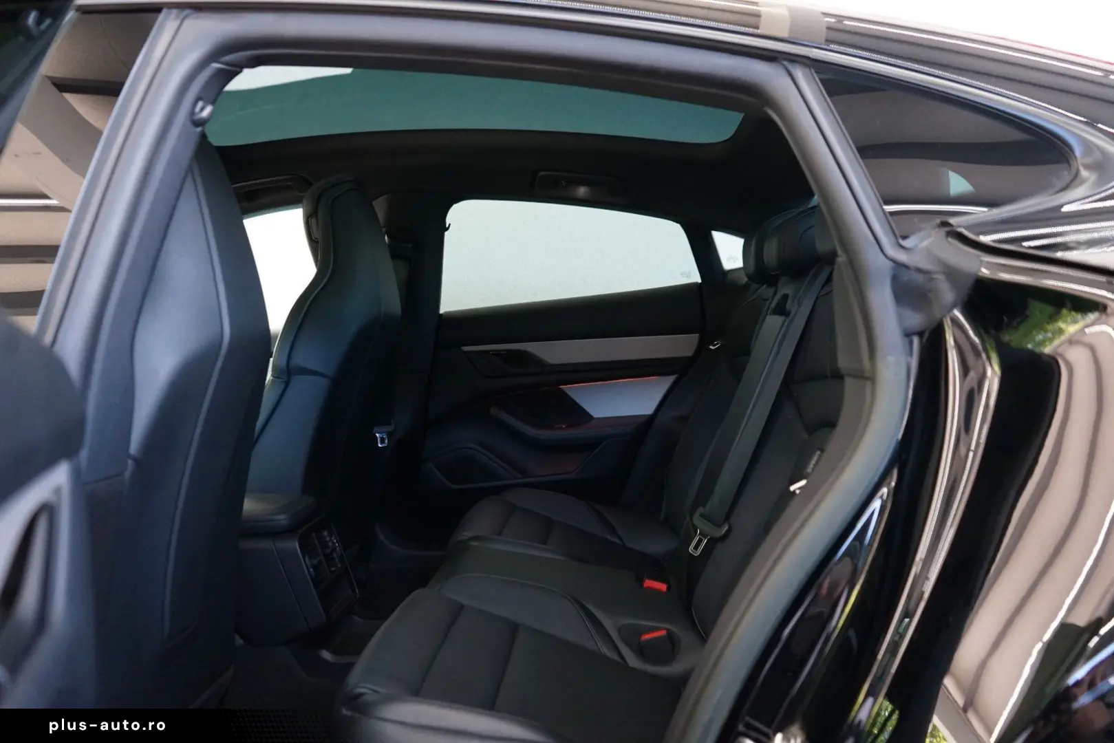 PORSCHE Taycan Pano Sitzklima 14Wege 360 CAM Matrix PASM