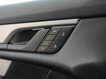 PORSCHE Taycan Pano Sitzklima 14Wege 360 CAM Matrix PASM