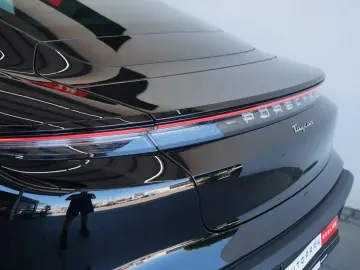 PORSCHE Taycan Pano Sitzklima 14Wege 360 CAM Matrix PASM