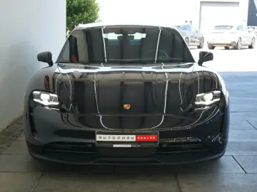 PORSCHE Taycan Pano Sitzklima 14Wege 360 CAM Matrix PASM