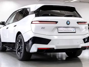 BMW iXxd40 SPORT LASER CLEAR&BOLD SC PANO AHK H&K 22