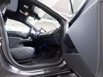 BMW iXxd40 SPORT LASER CLEAR&BOLD SC PANO AHK H&K 22