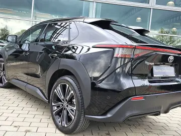 TOYOTA bZ4X Comfort- und Technik-Paket