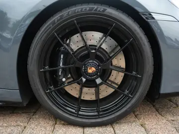 Porsche 992 Carrera 4 GTS LIFT 360 BOSE MATRIX