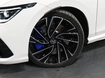 Volkswagen Golf VIII Lim. R 4Motion Pano