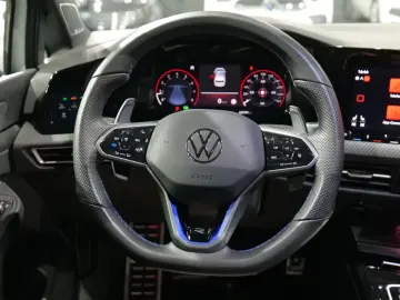 Volkswagen Golf VIII Lim. R 4Motion Pano