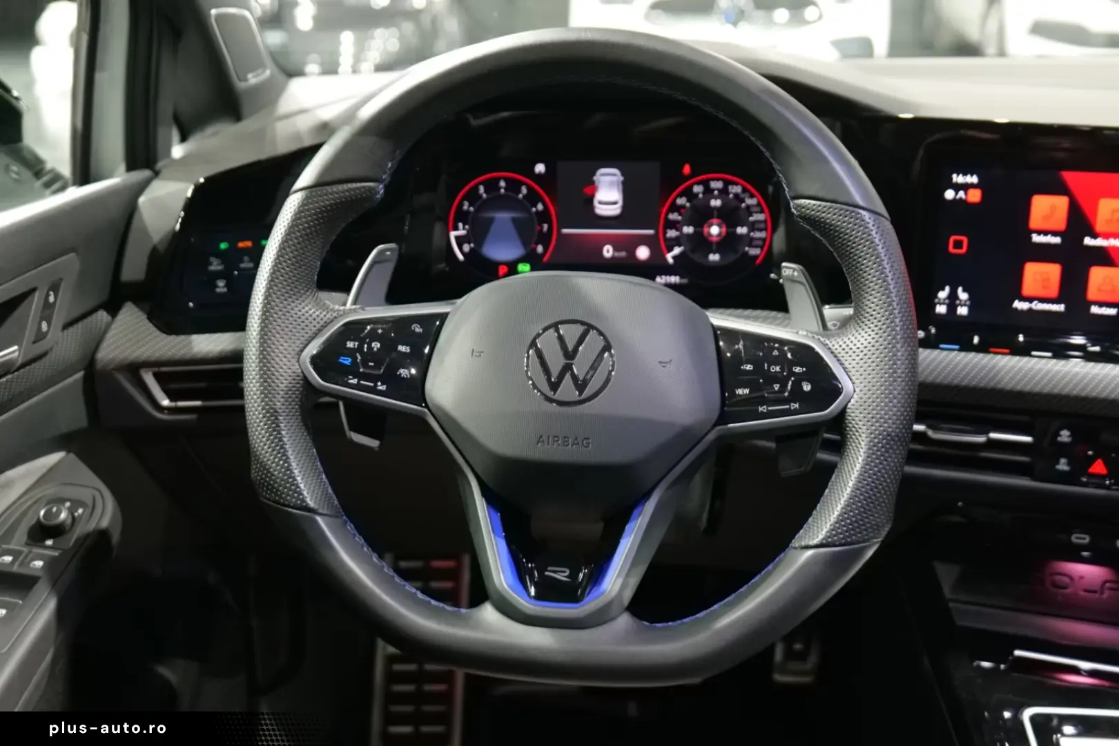 Volkswagen Golf VIII Lim. R 4Motion Pano