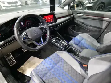 Volkswagen Golf VIII Lim. R 4Motion Pano