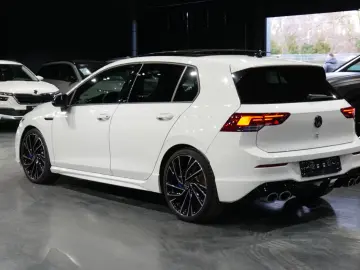 Volkswagen Golf VIII Lim. R 4Motion Pano