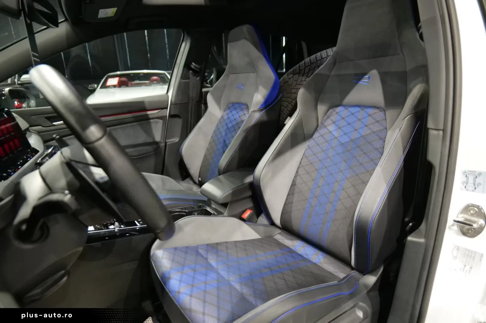 Volkswagen Golf VIII Lim. R 4Motion Pano