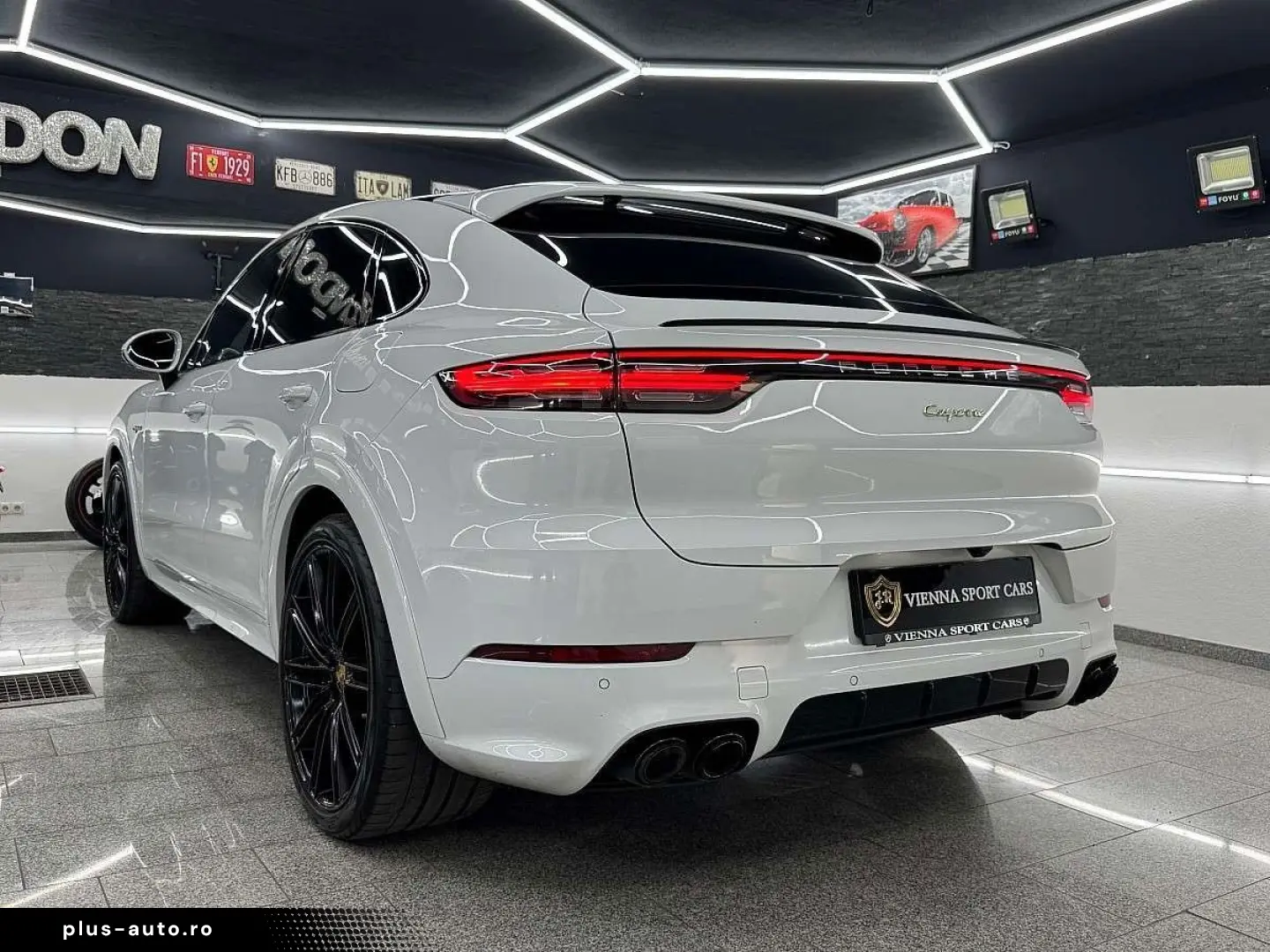 PORSCHE Cayenne Coupe E-Hybrid SPORT-DESIGN volan alcantara