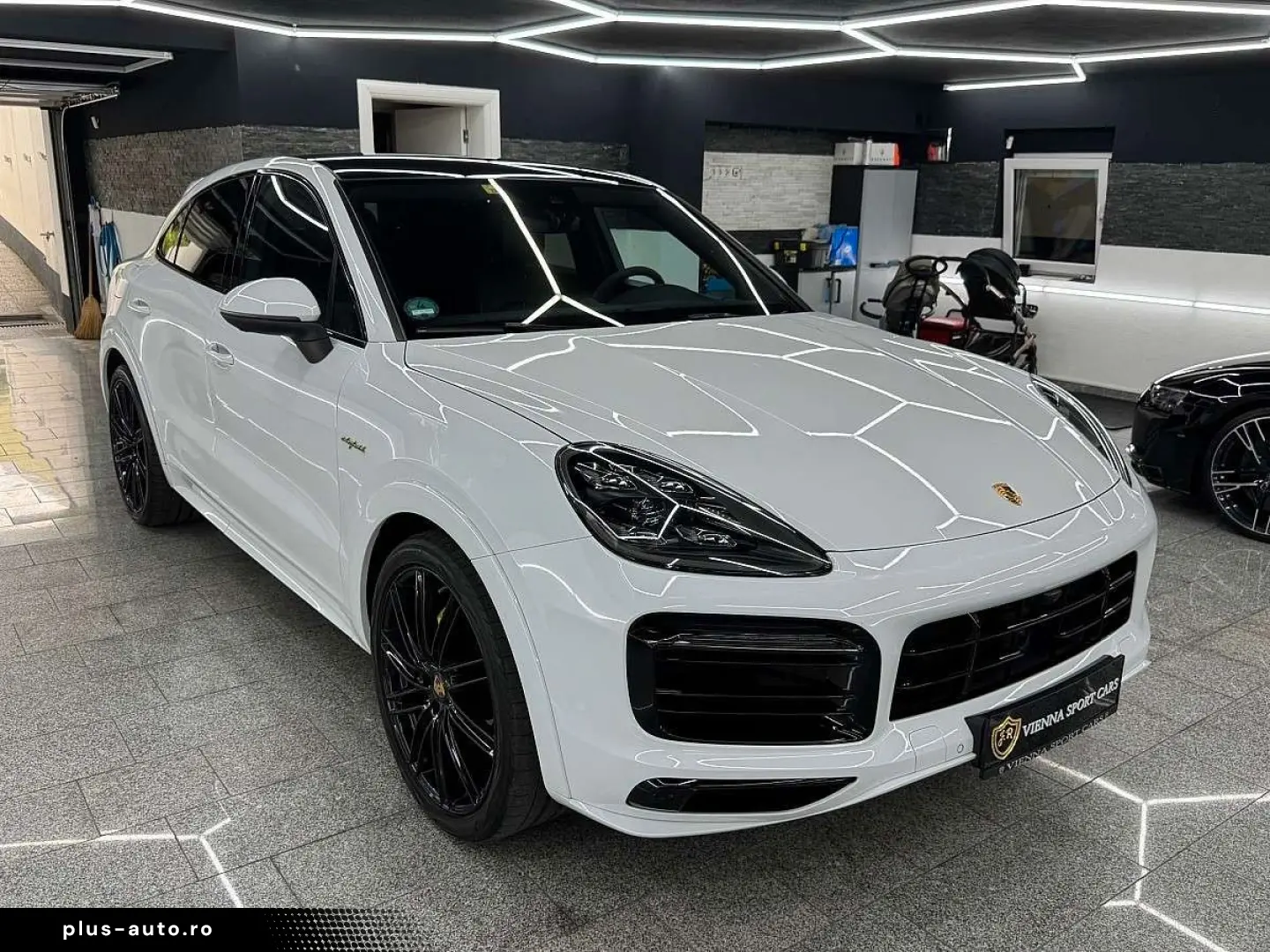 PORSCHE Cayenne Coupe E-Hybrid SPORT-DESIGN volan alcantara