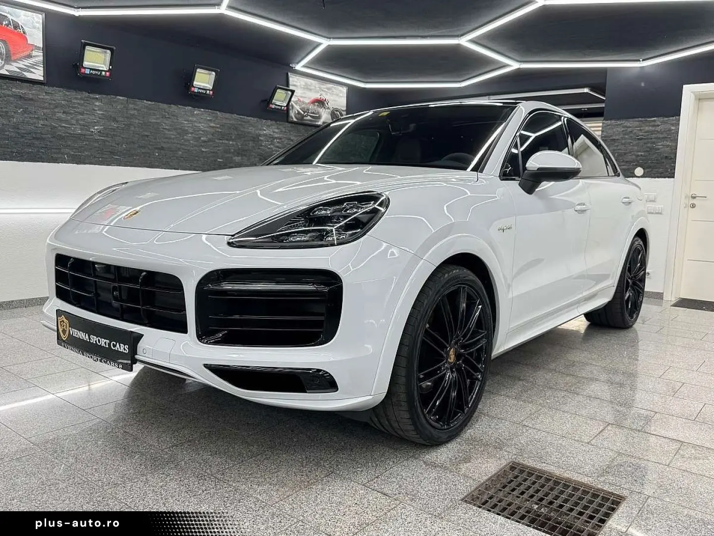 PORSCHE Cayenne Coupe E-Hybrid SPORT-DESIGN volan alcantara